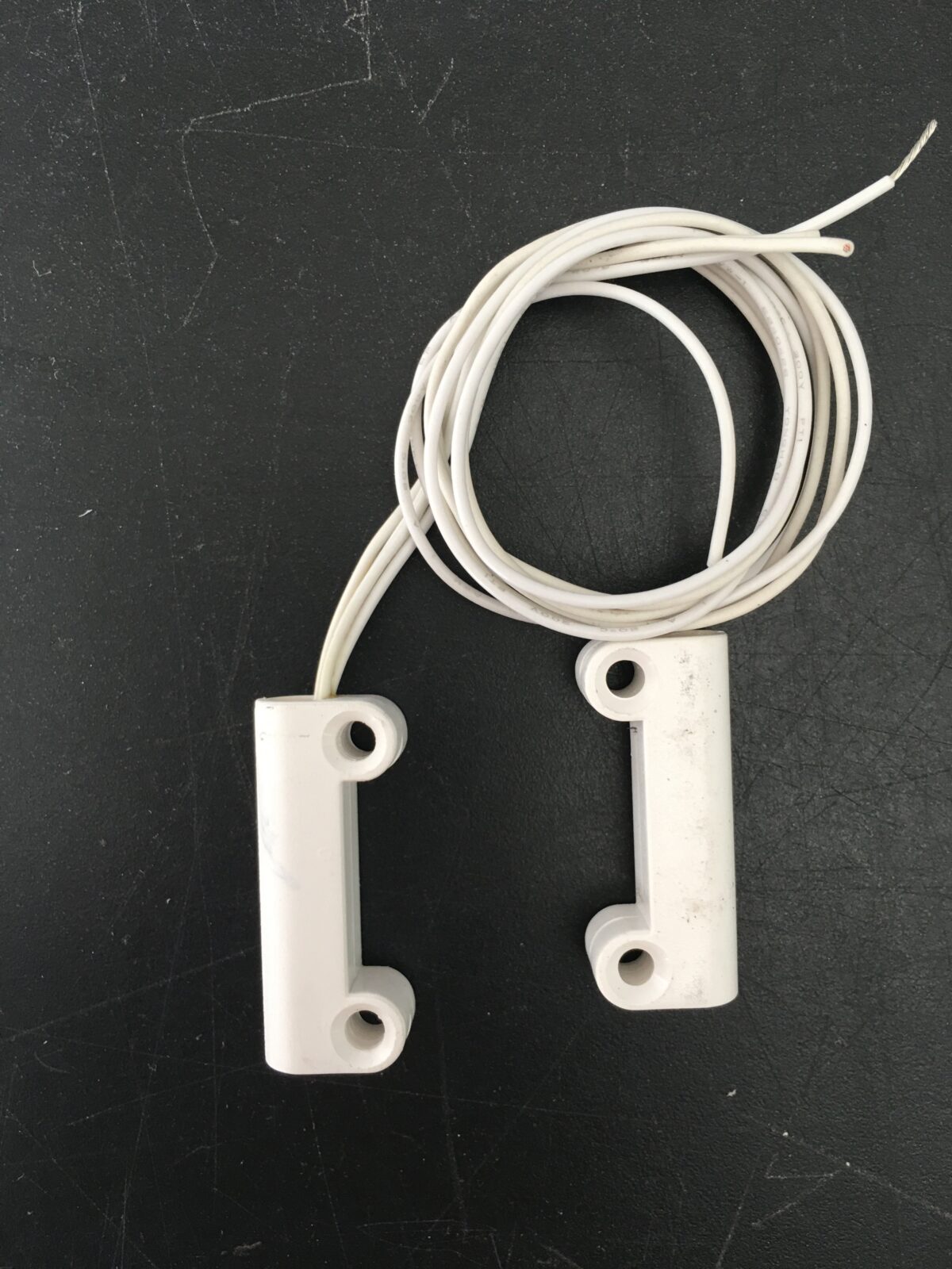 Contatto magnetico per superficie in contatto plastico (1 pezzo) FINE PRODUZIONE!!!! - immagine 1
