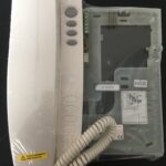 YKP/300 Modulo citofono accessoriabile con staffa