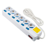 Presa multipla universale con 6 prese Schuko/bipasso (angolate di 45°), ognuna con interruttore luminoso.